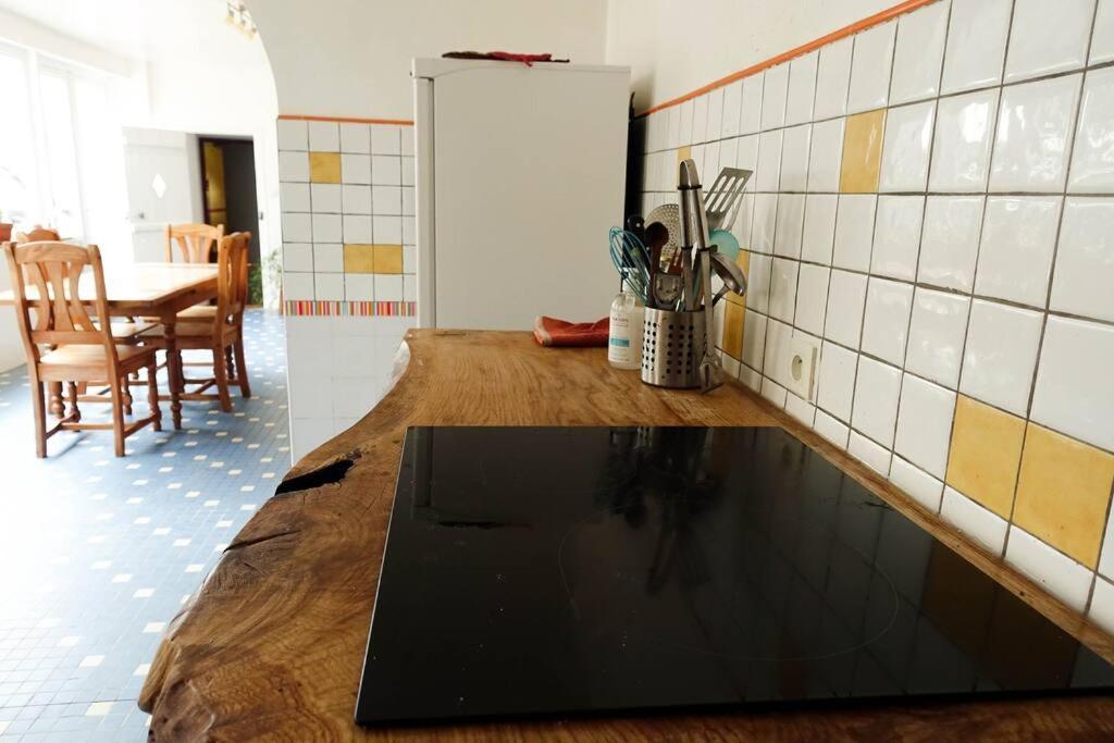 Gite Au Coeur D'Une Residence D'Artiste Saint-Aubin-de-Bonneval 外观 照片
