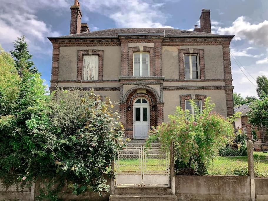 Gite Au Coeur D'Une Residence D'Artiste Saint-Aubin-de-Bonneval 外观 照片